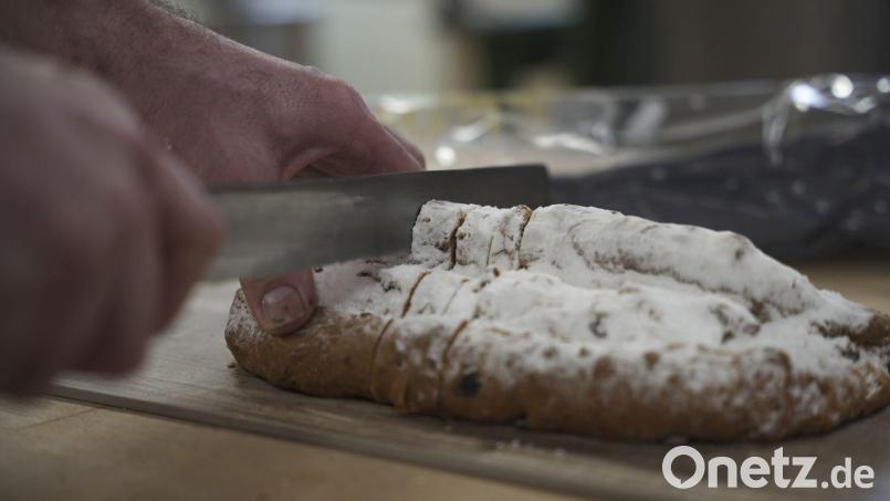 Ein Stollen sollte man niemals außen anschneiden, da er sonst austrocknet. Bild: Jakob Graf