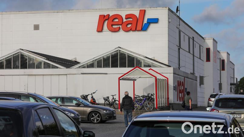 Macht der Amberger Real-Markt im kommenden Jahr zu oder gibt es doch noch eine Zukunft? Eine eindeutige Antwort darauf gibt es immer noch nicht. Bild: Wolfgang Steinbacher