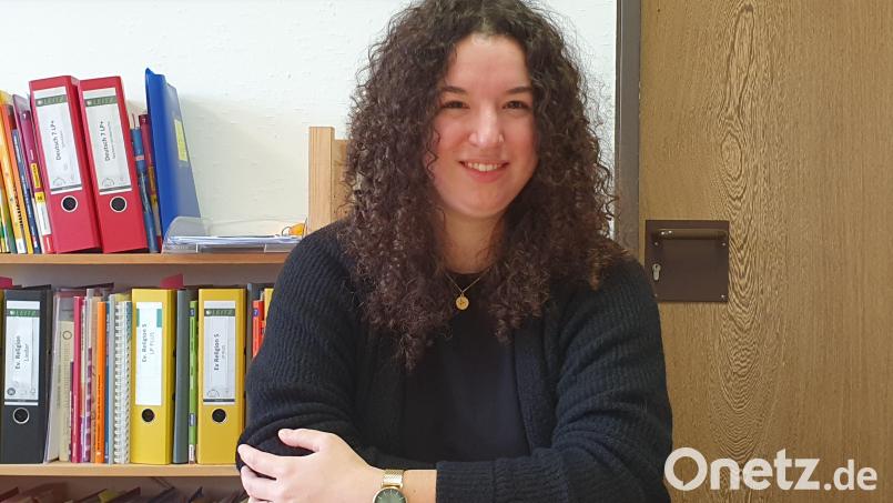 Selina Sparrer ist die neue Jugendsozialarbeiterin an der Grund- und Mittelschule Windischeschenbach. Insgesamt gibt es im Landkreis Neustadt/WN 14 solche Stellen. Bild: Lowak