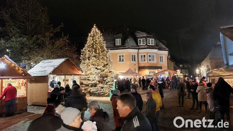 Schneefälle können zu den vier Weihnachtsmärkten in Sulzbach-Rosenberg leider nicht bestellt werden, aber die Organisatoren versprechen wieder ein einmaliges Flair wie im Bild bei der Rosenberger Dorfweihnacht. Archivbild: mfh