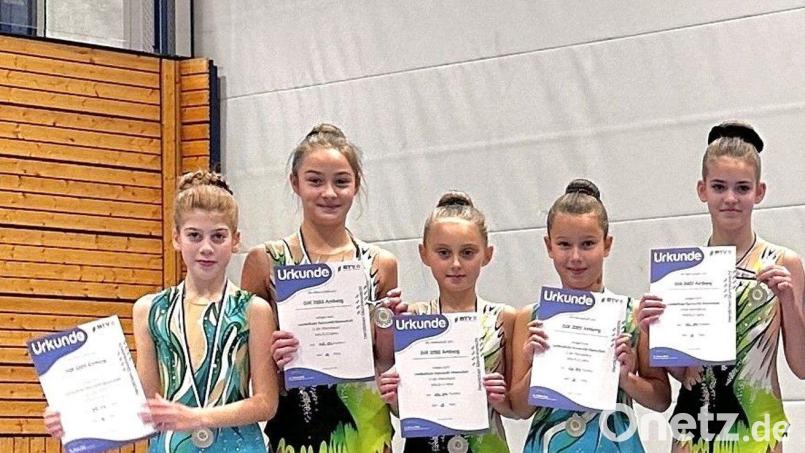 In der Kategorie P5a holten die Amberger DJK-Mädchen Silber: (von links): Emma Leikom, Leonie Trokmann, Angelina Roller, Christina Hoffmann und Lea Wertmiller. Archivbild: mzi