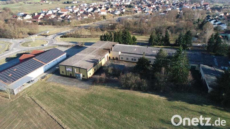 Auf dem Areal der ehemaligen Firma Görner sollte ein kleines Baugebiet entstehen. &quot;Wie&#039;s weitergeht&quot; konnte Bürgermeister Sebastian Hartl in der Bürgerversammlung in Oberwildenau nicht sagen. Bild: bey