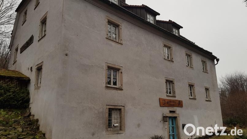 Beim dritten Zwangsversteigerungs-Termin geriet das Ortsrichter Stüberl endgültig unter den Hammer. Gewinner der Versteigerung ist die Gemeinde Reuth bei Erbendorf. Bild: Benkhardt