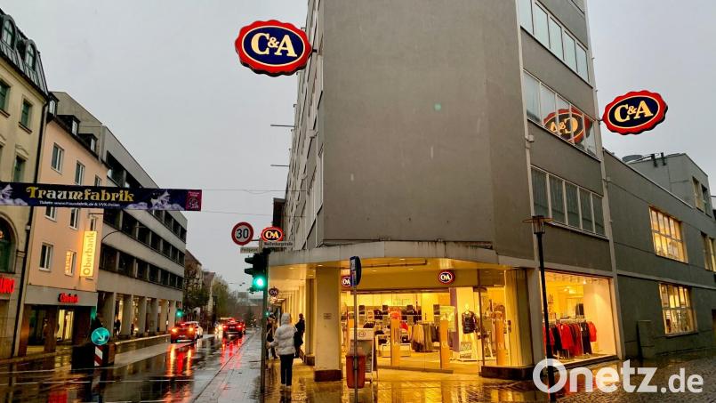 Die Weidener Filiale von C&amp;A in der Sedanstraße schließt im Frühjahr 2025. Bild: Gabi Schönberger