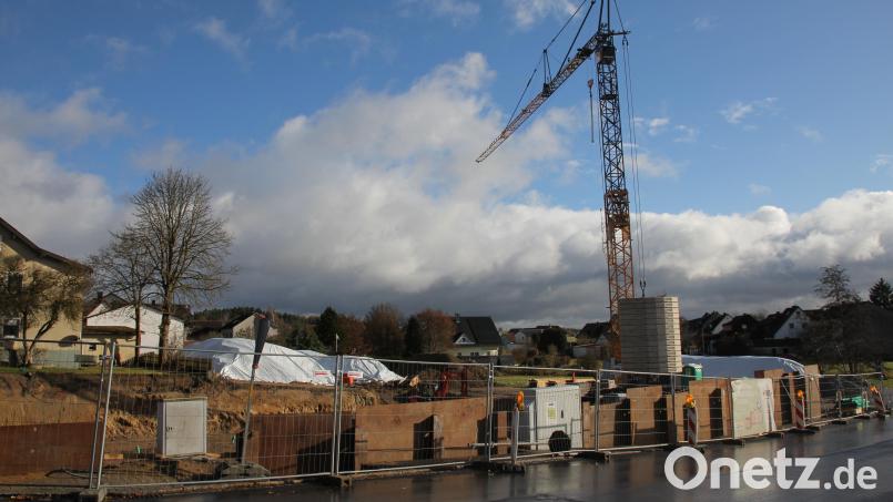 Auf der Baustelle zum Neubau einer Metzgerei mit Gastwirtschaft, Dorfladen und Fremdenzimmern in Premenreuth geht es voran. Bild: fks