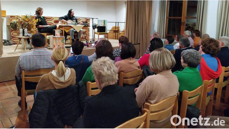 Autorin Antonia Vitz aus Steinberg am See (links) und Musiker Daniel Gumo Reiss aus Regensburg (rechts). Bild: rfi