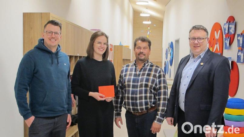 Die Hahnbacher SPD-Fraktion spendet für das BRK-Kinderhaus Blumenwiese (von links): Tobias Christau, Einrichtungsleiterin Patricia Kemmeter, Fraktionssprecher Volker Jung und Daniel Weidner. Bild: Volker Jung/exb