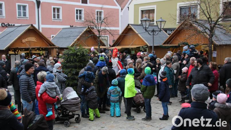 Am nächsten Wochenende findet der Adventmarkt auf dem Kirchplatz in Schmidmühlen statt. Archivbild: bjo