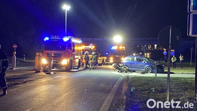 Ein Motorradfahrer wurde bei einem Unfall auf der B85 zwischen Schwandorf und Wackersdorf schwer verletzt. Bild: Polizeiinspektion Schwandorf/exb