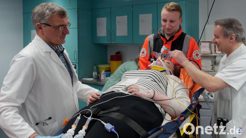 Erst seit 2019 ist die neu gebaute Zentrale Notaufnahme am Krankenhaus Tirschenreuth in Betrieb. Kurz vor der Eröffnung übte das Notfallpersonal den Ernstfall mit Statisten als Patienten. Doch bald sollen nur noch ambulante Operationen in Tirschenreuth stattfinden. Abends und nachts werden keine Notfälle mehr angenommen. Archivbild: tr
