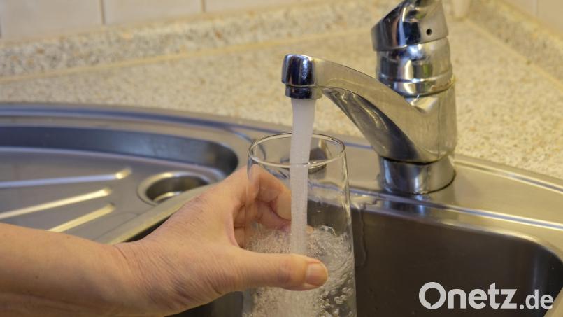 Der Wasserzweckverband Vorbacher Gruppe garantiert Trinkwasser mit einem hohen Reinheitsgrad und zu einem soliden Preis. An der Finanzierung der Sanierungskosten für den Tiefbrunnen II müssen sich die Wasserkunden allerdings mit einem Sonderbeitrag beteiligen Bild: do