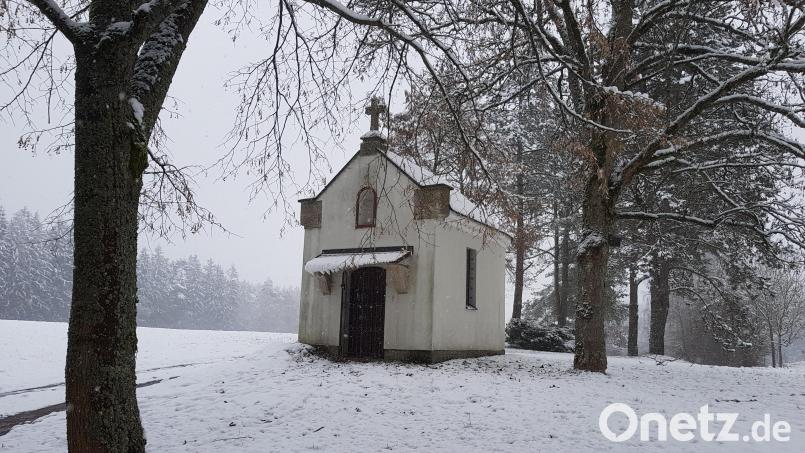 Idyllisch steht die Schirmerkapelle an der Rothenbürger Straße. Doch die Idylle trügt. Bild: Benkhardt