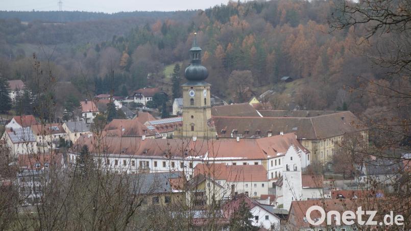 Im Kloster Ensdorf finden ein Konzert und ein Adventsmarkt statt. Bild: tra