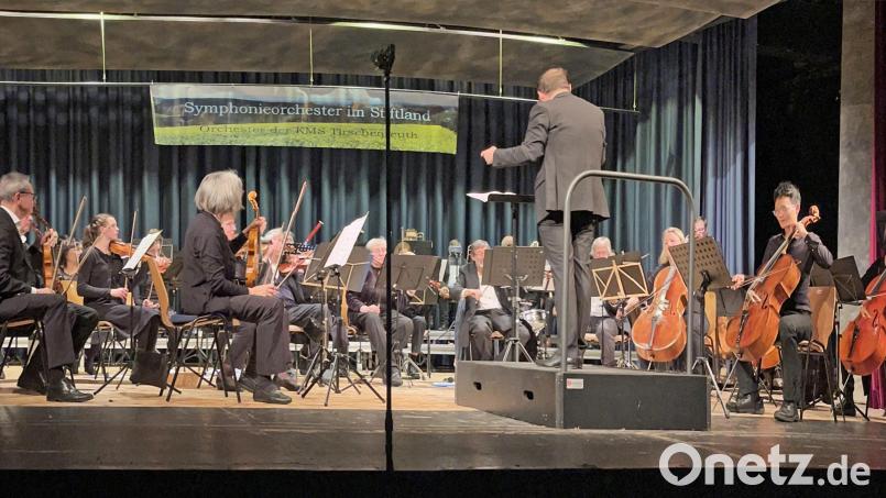 Symphonieorchester im Stiftland unter der Leitung von Jakob Johannes Schröder begeistert im Kettelerhaus. Bild: zch