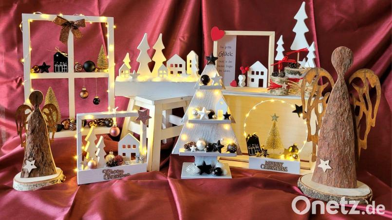 Die Kolpingsfamilie Schwarzenfeld bastelt für den Weihnachtsmarkt. Der gesamte Erlös des Verkaufs wird gespendet. Bild: Lobinger/exb