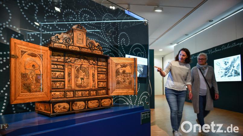 Reliefintarsien sind im Egerland-Museum in Marktredwitz zu bestaunen. Bild: Florian Miedl