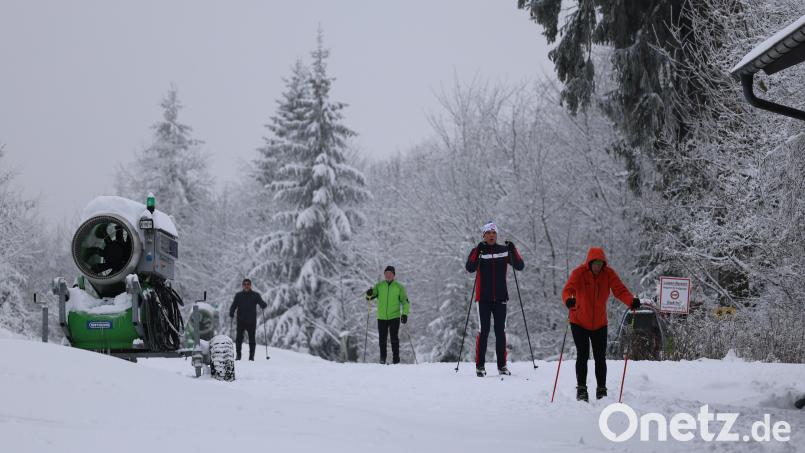 Winterwunderland: Bereits am Mittwoch, also ein paar Tage vor dem offiziellen Saisonauftakt, sind einige Langläufer auf de Silberhütte unterwegs. Bild: Dieter Jäschke