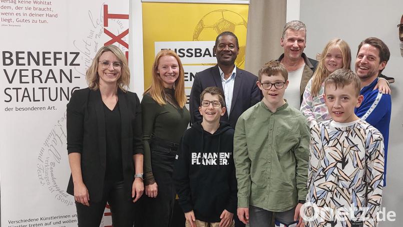 Am Ende gibt es viele glückliche Gesichter nach dem Mut-Konzert in Neustadt/WN. Bild: Susi Höchtl/exb