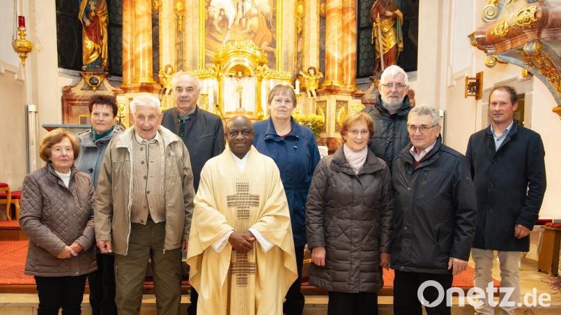Fünf Paare aus Griesbach und Großkonreuth feierten einen Dankgottesdienst anlässlich ihres Ehejubiläums. Bild: Foto Hummer/exb