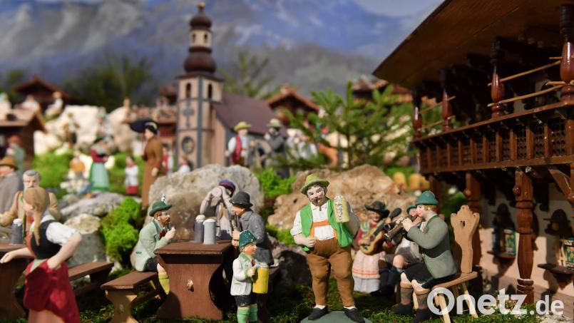 Die Sonderausstellung „Die Marktredwitzer Krippensammlung – eine Erinnerung an Karl Schenkl“ ist bis zum 5. Februar im Egerland-Museum zu sehen. Bild: Florian Miedl/fph