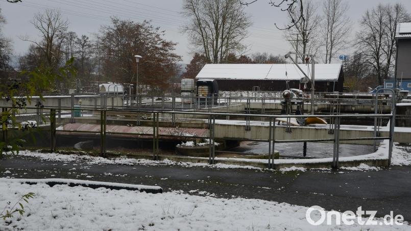 Die gemeinsame Abwasseranlage Pirk-Schirmitz entspricht nicht mehr den technischen Anforderungen, so dass für die Verlängerung der wasserrechtlichen Erlaubnis über das Jahr 2031 hinaus Sanierungsmaßnahmen unerlässlich sind. Bild: bey