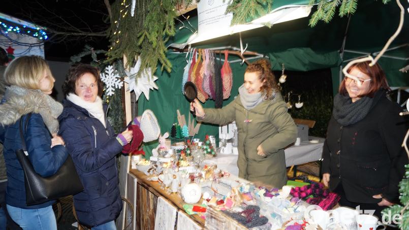 Auch Kreatives und Selbstgebasteltes gibt es heuer wieder bei der Schirmitzer Dorfweihnacht am Samstag, 2. Dezember. Archivbild: du