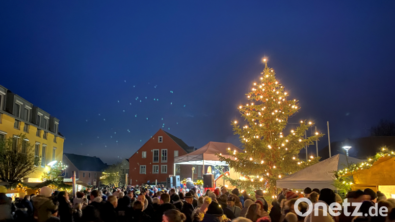 Der Adventsmarkt findet am 3. Dezember auf dem Marktplatz in Wernberg-Köblitz statt. Archivbild: Markt Wernberg-Köblitz/exb