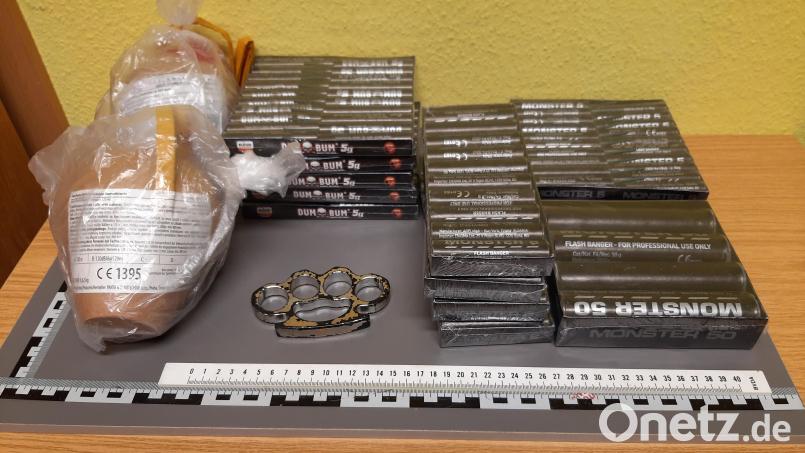 Die nun sichergestellte Fracht hatte einen Sprengstoffanteil von 2,5 Kilogramm. Bild: Bundespolizei Waldsassen/exb