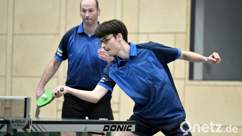 Die Kümmersbrucker Jonas Dinter (vorne) und Markus Hummel (hinten) gewannen ihr Doppel gegen Michael Stock/Celestin Popp vom SB Versbach II deutlich. Bild: Hubert Ziegler