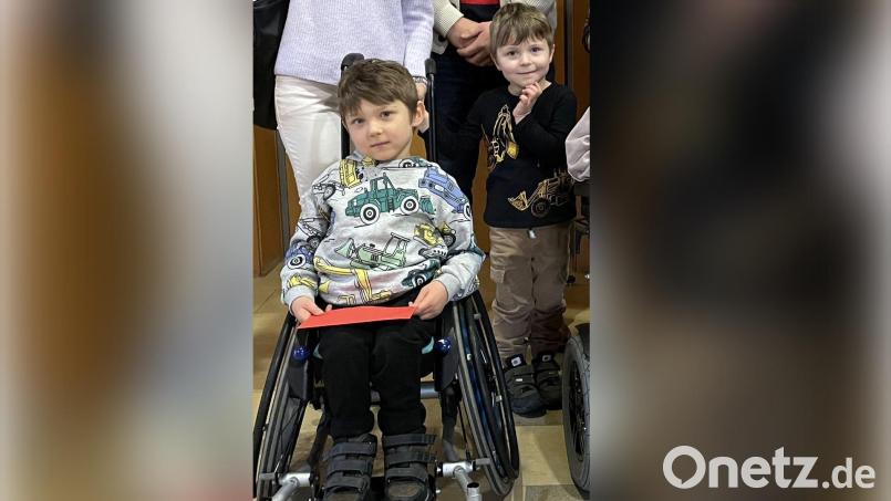 Oliver (vorne) mit seinem jüngeren Bruder. Bild: Hitzek/exb