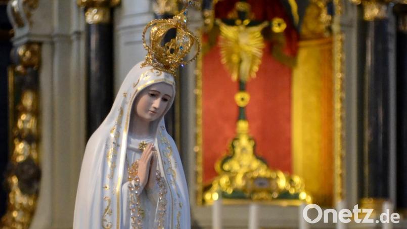 Diese Nachbildung der Fátima-Madonna kommt zum Rosenkranzfest nach Kemnath. Bild: Benkert/exb