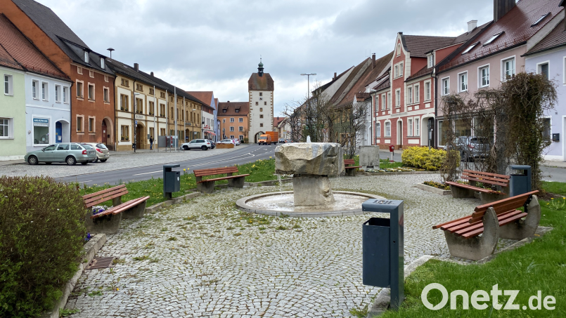 Im Zuge der Umgestaltung soll der Vilsecker Marktplatz an einigen Stellen aufgewertet werden. Bild: Stefanie Gradl