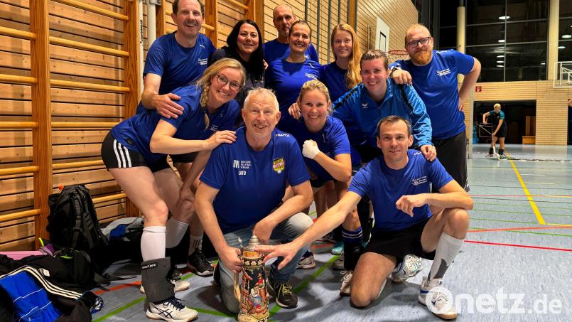 Das Team „SCEskalation“ aus Schwandorf/Ettmannsdorf hat den AKW-Volley-Cup 2023 in Schnaittenbach gewonnen. Bild: Michael Klement/exb