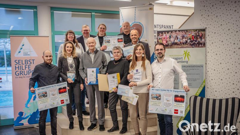 „Wir sagen Danke für Ihr Engagement.“ Oberbürgermeister Michael Cerny (Vierter von links) und die Vertreter der Freiwilligenagentur, des Cineplex Amberg sowie der Stadtwerke Amberg. Bild: Michael Golinski