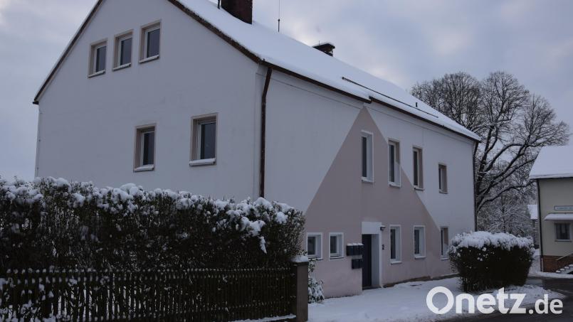 Das ehemalige Schulhaus in Lennesrieth wurde von der Regierung der Oberpfalz zur Unterbringung von Flüchtlingen angemietet. 20 bis 25 Personen könnten dort untergebracht werden. Bild: fla