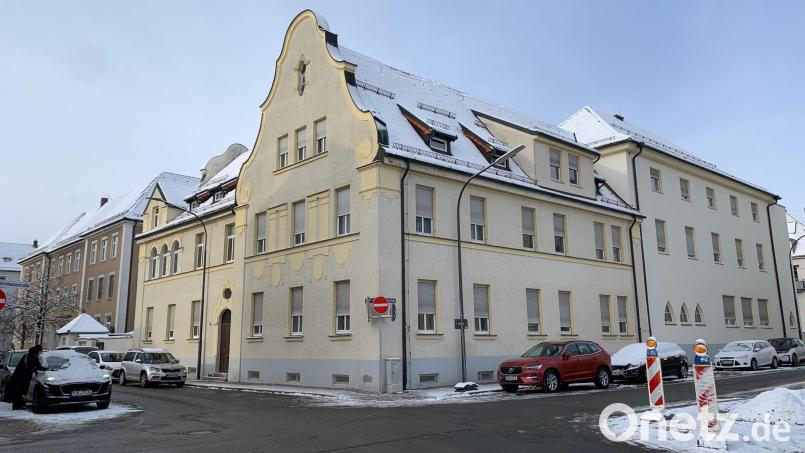 Der ehemalige Konvent des Armen Schulschwestern steht zum Verkauf. Bild: Gabi Schönberger