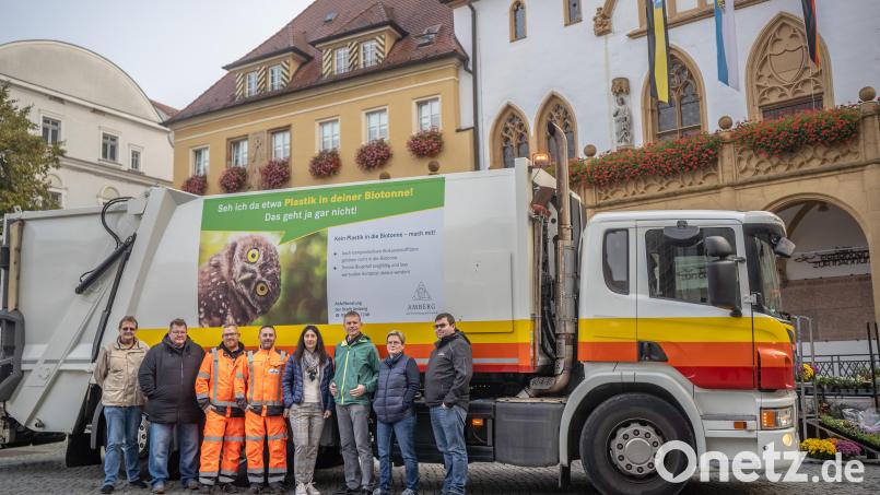 Was macht ein Müllfahrzeug auf dem Marktplatz? Die Antwort: Werbung für eine neue Aktion der städtischen Abfallberatung. Bild: Michael Golinski/exb