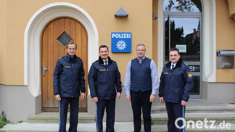 Polizeihauptkommissar Florian Beck (Zweiter von links) ist neuer stellvertretender Leiter der Polizeiinspektion Burglengenfeld. Bild: PP Oberpfalz/exb