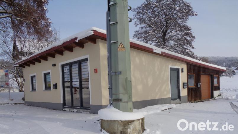 Nach Umbau, Grundsanierung und mit neuer Fassade zeigt sich das Feuerwehrhaus in Pondorf in neuem Glanz. Bild: amö