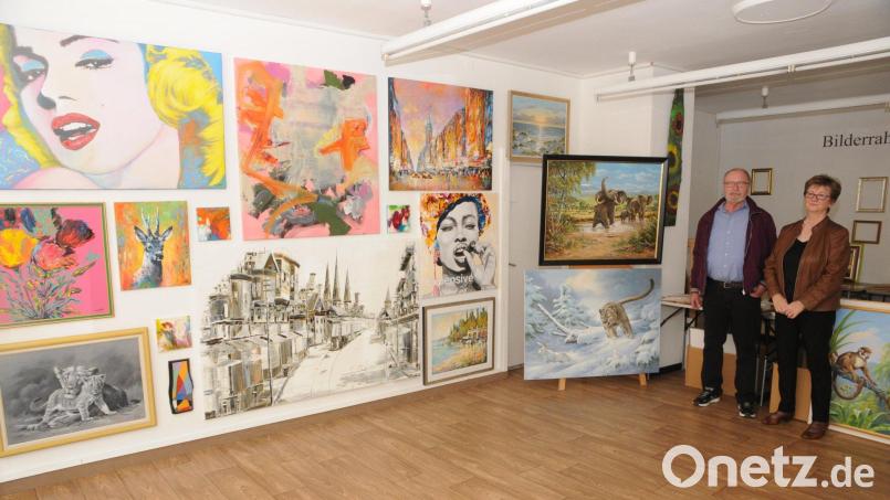 Erich und Christine Graf schließen ihre Kunstgalerie am Roßmarkt in Amberg. Bild: ge