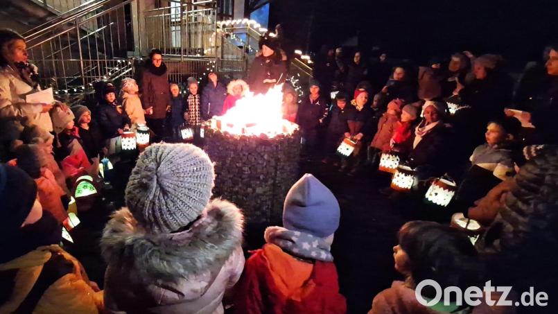 Der Kindergarten Hütten hat eine stimmungsvolle Martinsfeier veranstaltet. Bild: myd