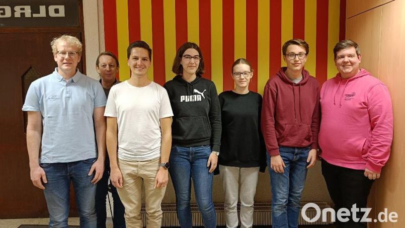 Der neue Jugendvorstand der DLRG Weiden mit (von links) Markus Koller, Claudia Glaubitz, Felix Schneider, Vorsitzende Martina Kraus, Helena Staeck, Johannes Kraus und Daniel Wanninger. Bild: Peter Gleißner/exb