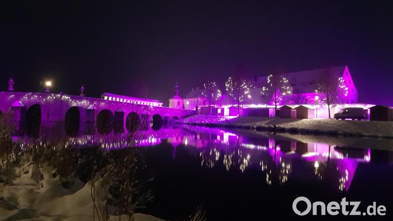So leuchtet in diesem Jahr der Fischhofpark beim Kunsthandwerklichen Weihnachtsmarkt der Lions. Bild: Benkhardt