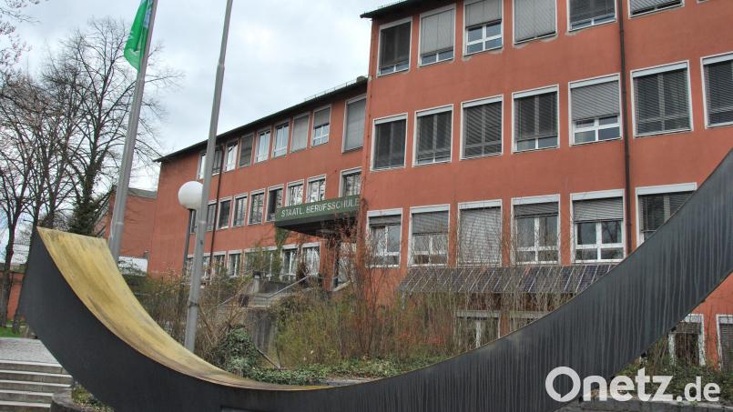 Nicht einen Neubau des Berufsschulzentrums in Sulzbach-Rosenberg, dafür die Generalsanierung – das plant jetzt der Kreistag. Bild: gsp