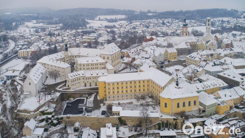 Das Sulzbacher Schloss der Wittelsbacher Pfalzgrafen ist fester Bestandteil im neuen Ausbildungskonzept für die Sulzbach-Rosenberger Gästeführer. Spätestens Dr. Matthias Hensch hat dort durch umfangreiche Ausgrabungen manchen geschichtlichen Schleier lüften können. Bild: Thilo Hierstetter
