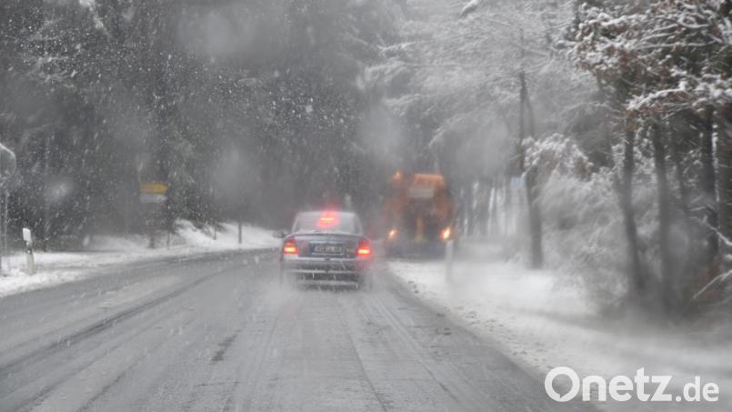 Der Winterdienst ist mit zahlreichen Fahrzeugen im Einsatz. Bild: Petra Hartl