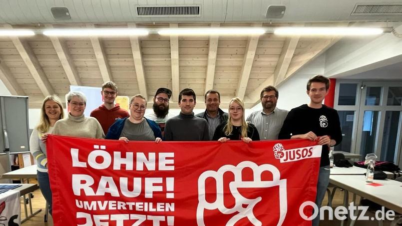 Die Jungsozialisten nach der Neuwahl (von links): Simone Böhm-Donhauser, Lisa Hartinger, Maximilian Knack, Franziska Hartmann, Fabian Drawer, Florian Teubl, Uwe Bergmann, Julia Birner, Johannes Foitzik und David Mandrella. Bild: Katrin Wieser