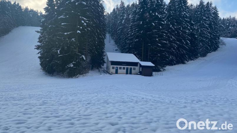 Nach zwei Jahren Pause nimmt der Skilift in Nabburg erstmals wieder den Betrieb auf. Bild: am