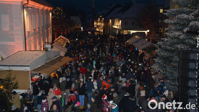 Viele Besucher dürfte am Samstag, 9. Dezember, wieder der Mitterteicher Weihnachtsmarkt anlocken. Das Foto entstand im vergangenen Jahr. Archivbild: jr