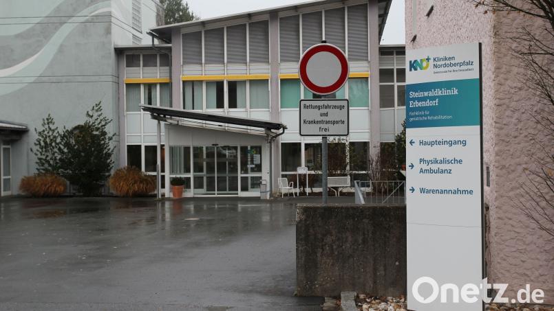 Die Steinwaldklinik Erbendorf wird geschlossen. Die Kliniken Nordoberpfalz AG strukturiert um. Bild: fks